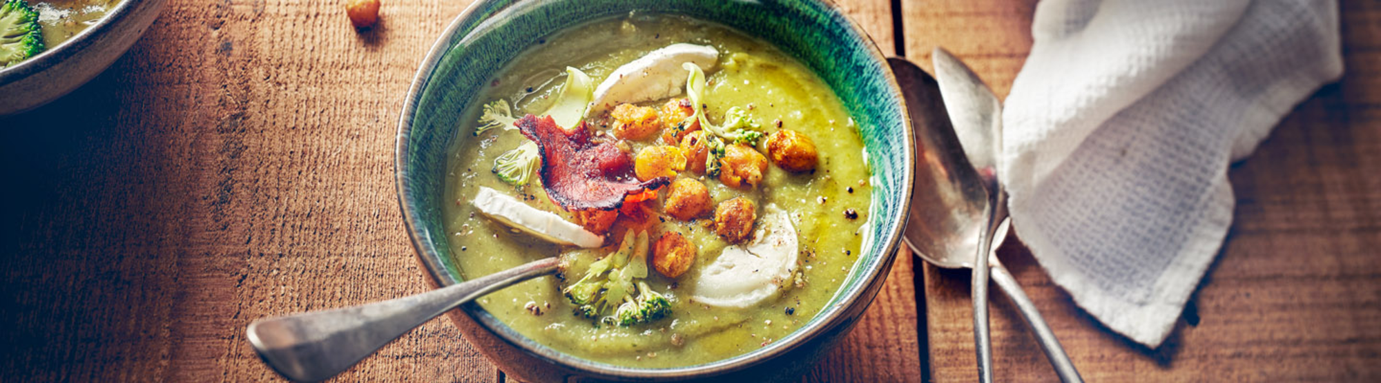 Velouté de brocolis et pois chiches au fromage de chèvre
