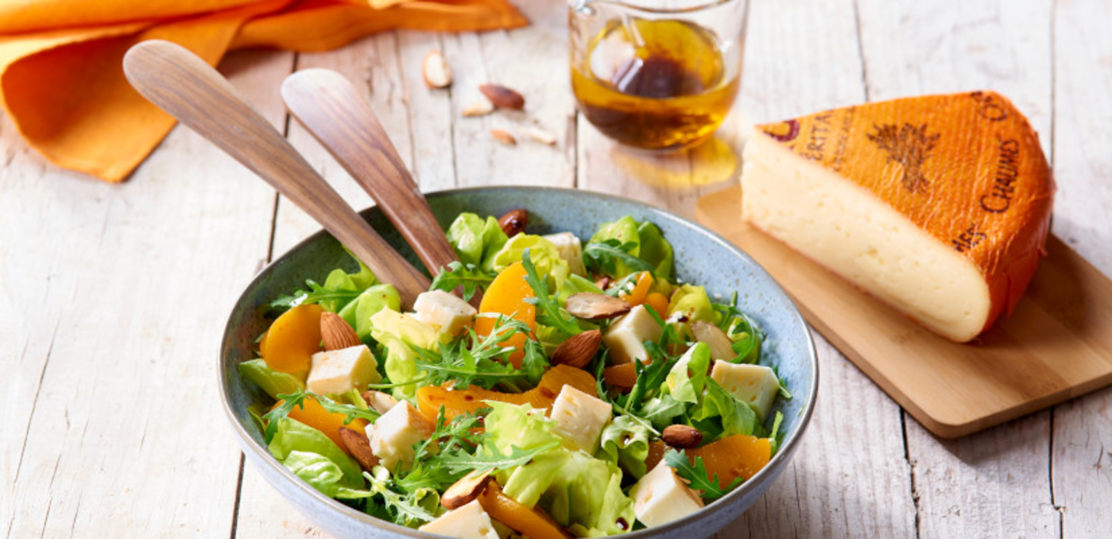 Image - Salade de pêche, roquette, amandes et Chaumes