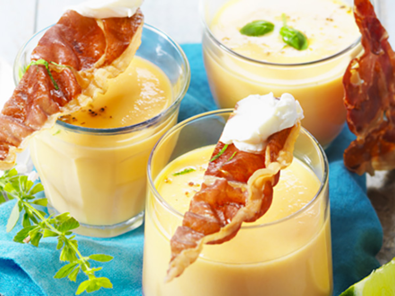 Gaspacho de melon au fromage frais, jambon de Parme croustillant