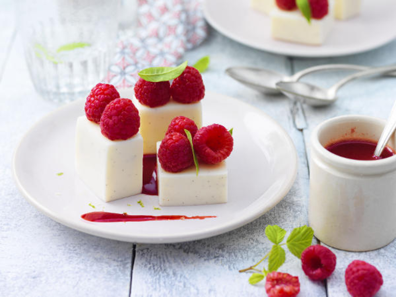 Entremet au fromage frais, vanille et framboises