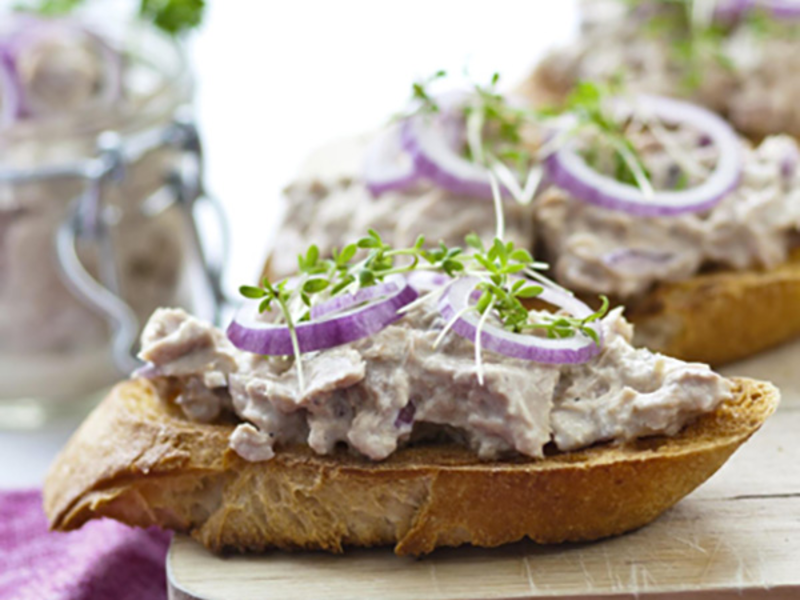 Toasts au fromage frais et au saumon