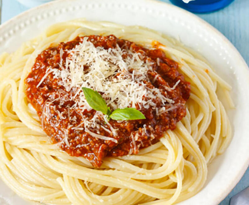 TH06_spaghetti-bolognaise-au-fromage-rape-gusto-intenso-giovanni-ferrari