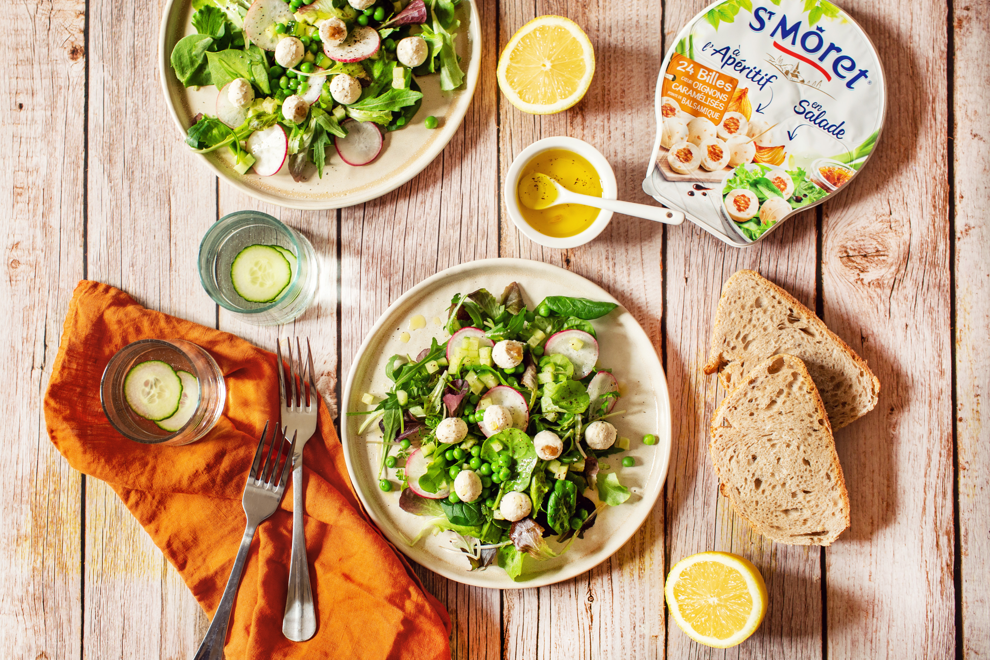 Salade concombre, petits pois et billes de fromage