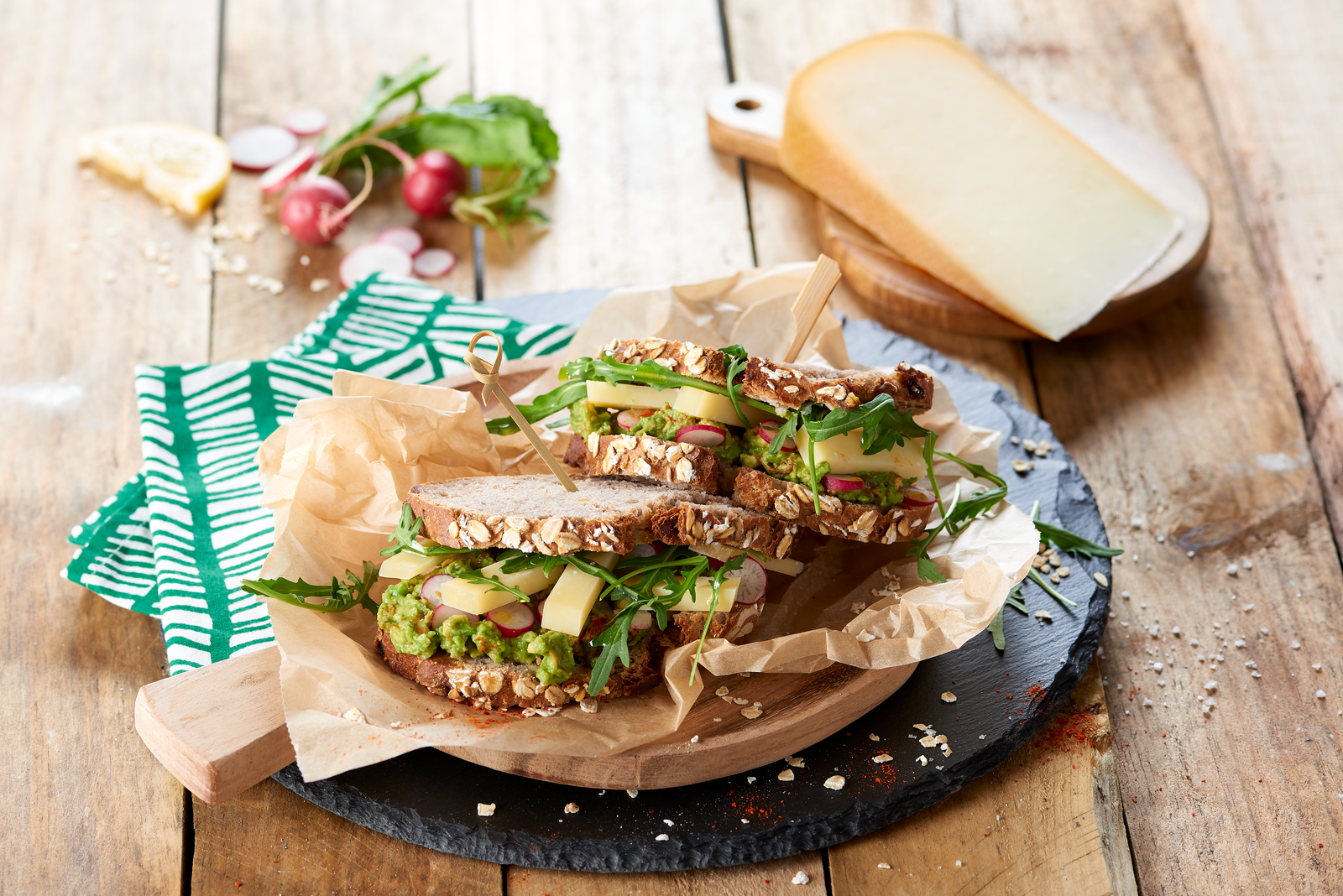 Sandwich avocat, fromage & crudités - Mont Cayol