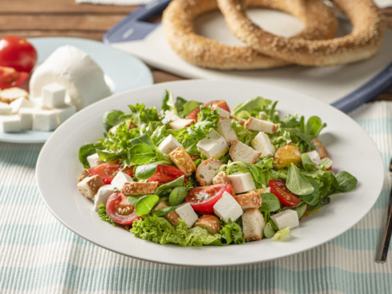 Salade composée au fromage de brebis