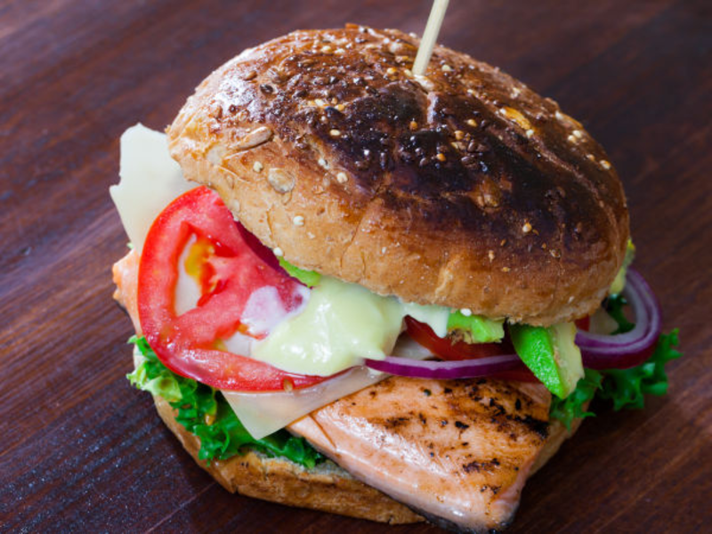 Burger au poisson et au fromage