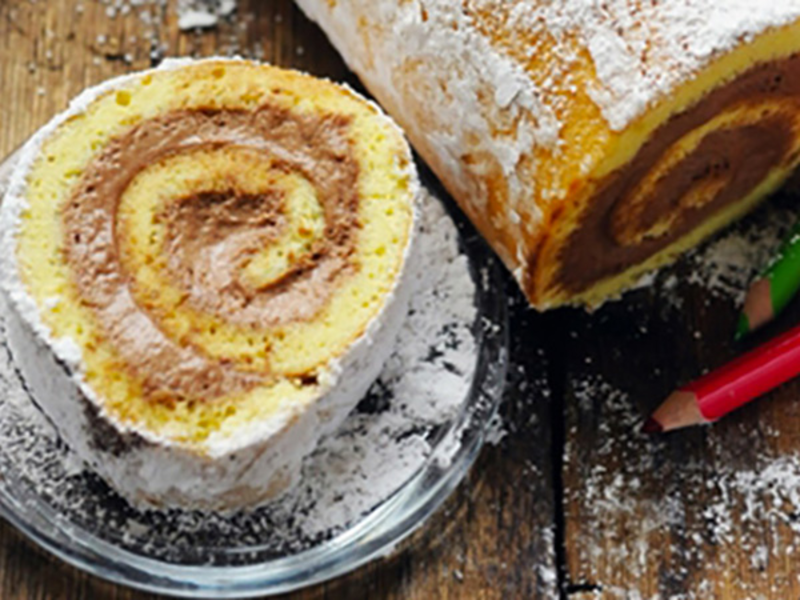 Gâteau roulé au chocolat et fromage frais