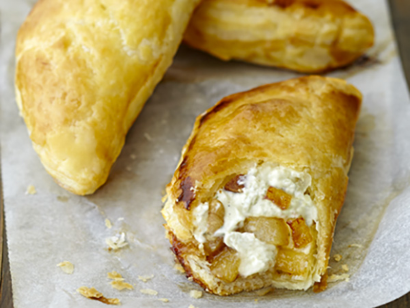 Chaussons feuilletés aux poires et fromage frais Noix et Eclats d’Amandes