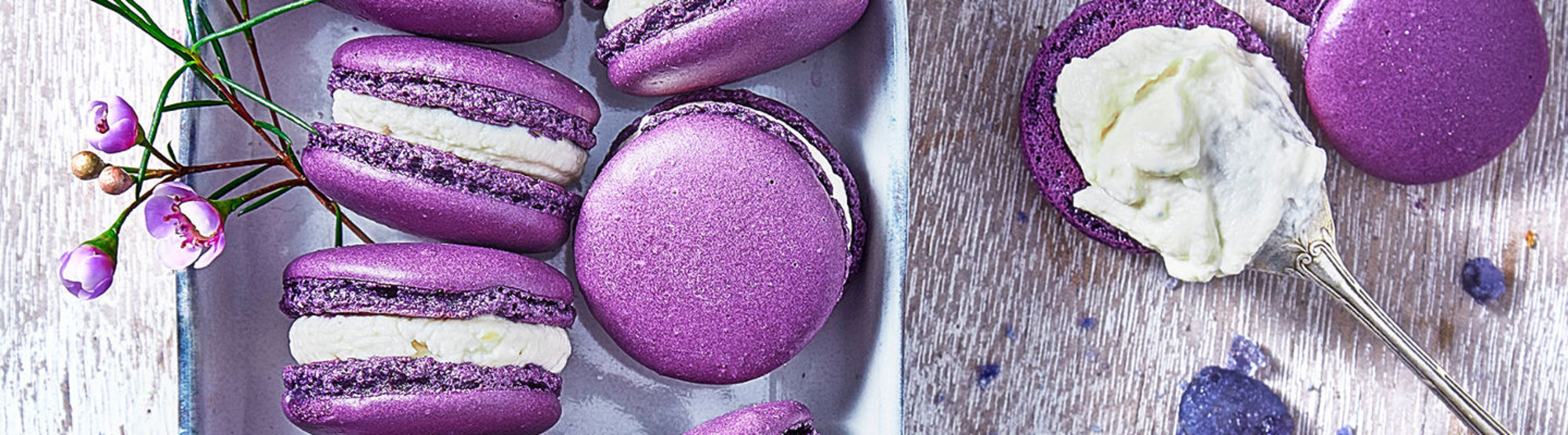 Macarons à la violette et au fromage frais