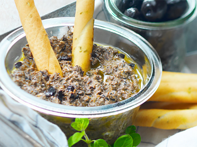 Tapenade d'olives noires au chèvre frais