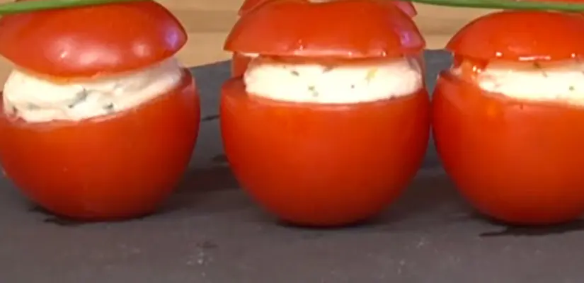 Tomates cerise farcies au fromage frais ail et fines herbes