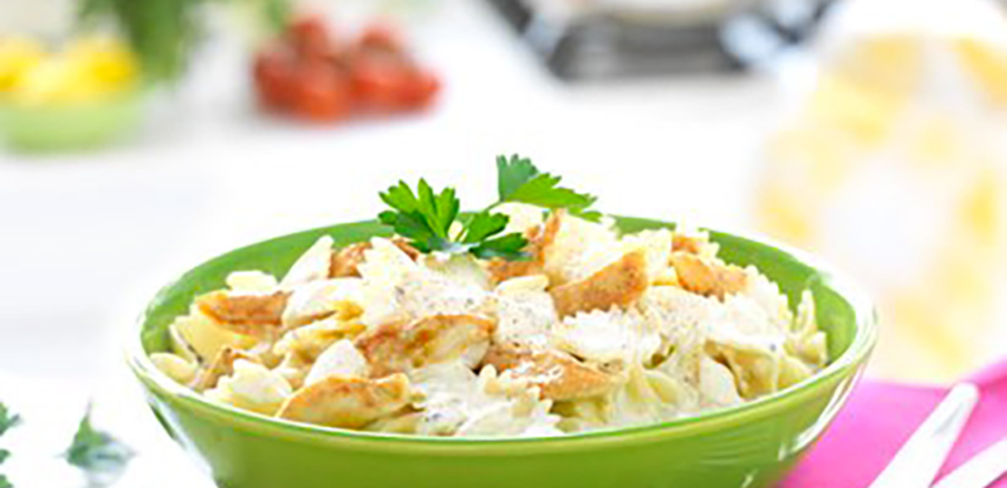 Les farfalle au poulet, fromage frais ail et fines herbes