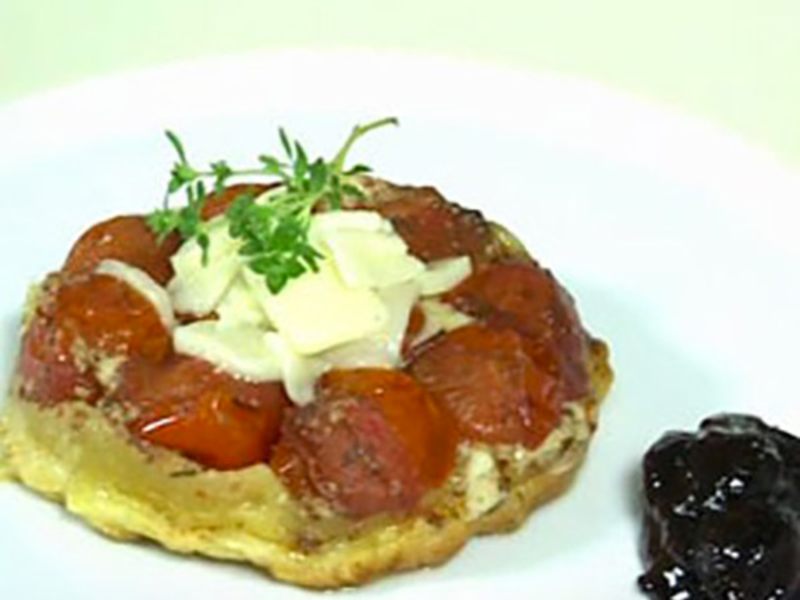 Tarte tatin de tomates cerise au fromage de brebis