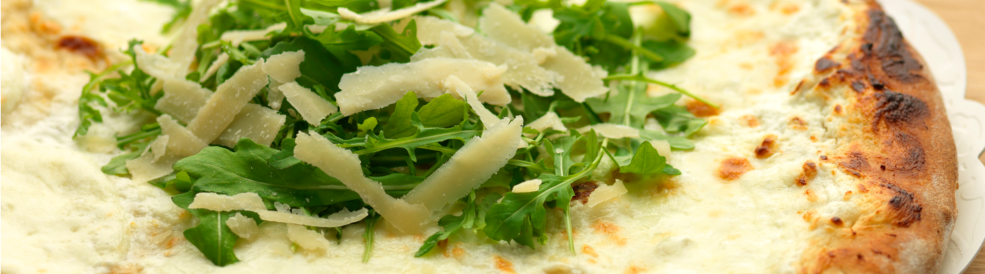 Pizza blanche au fromage de chèvre et parmesan