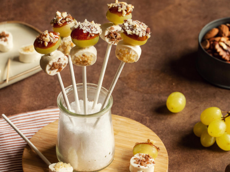 Sucettes au fromage apéritif et aux noix façon pomme d’amour