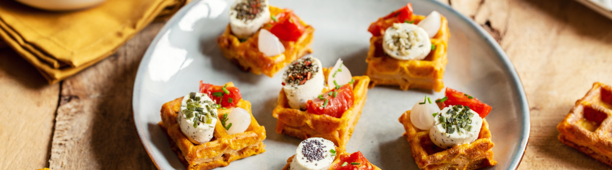 Gaufres salées aux fromages apéritifs ail et fines herbes