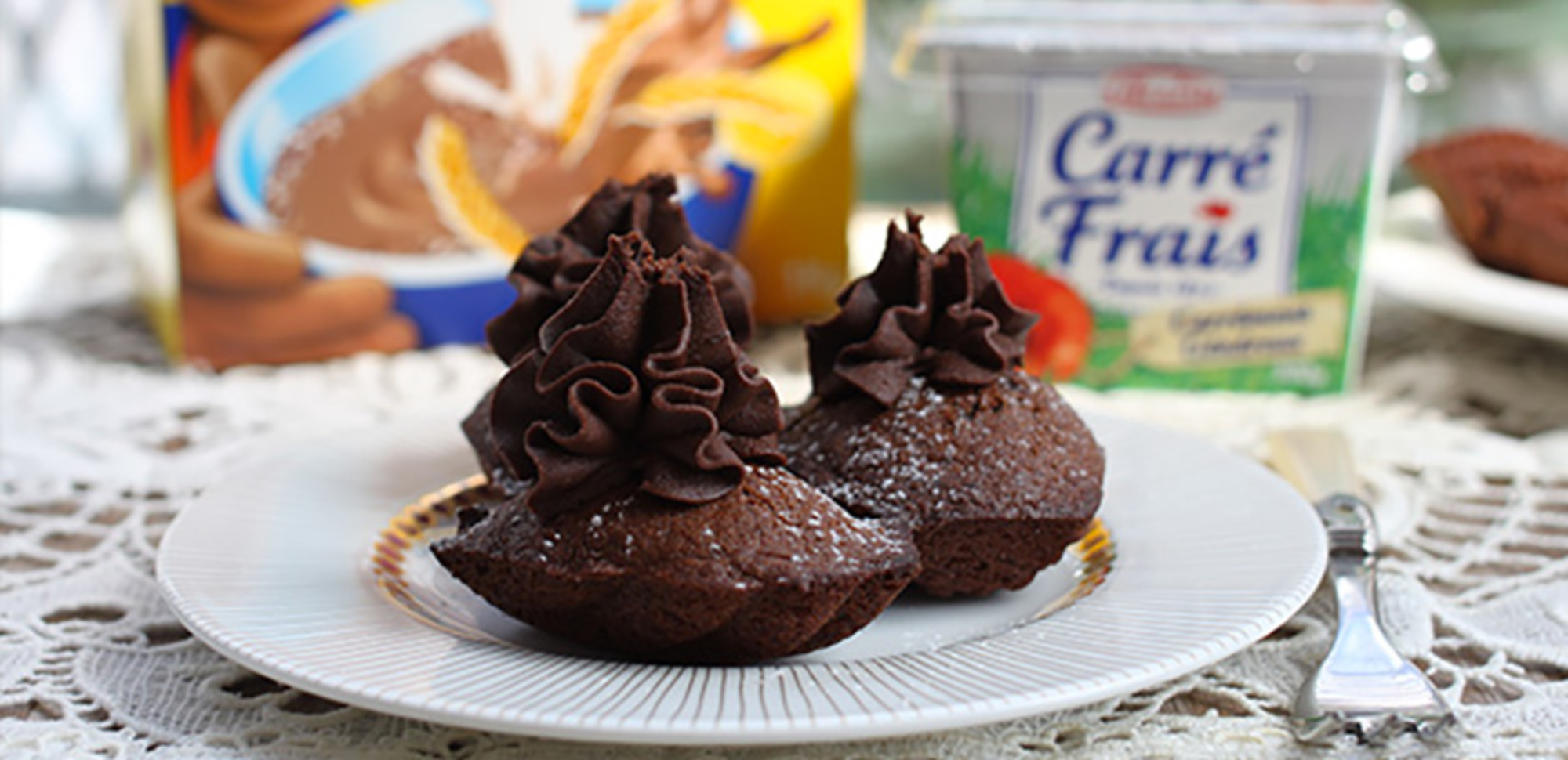 Madeleines au chocolat, glaçage au fromage frais