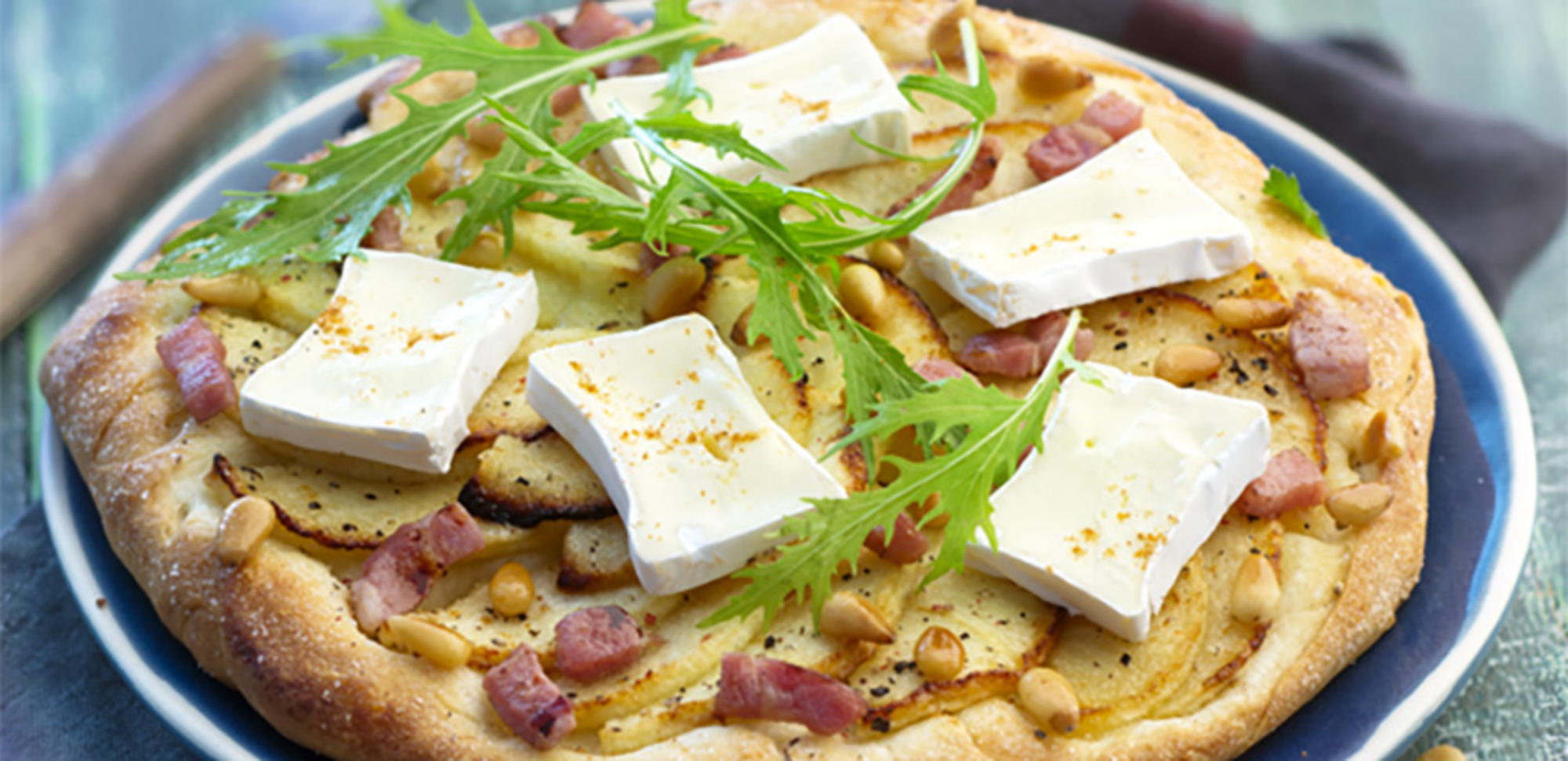 Pizza aux pommes et fromage