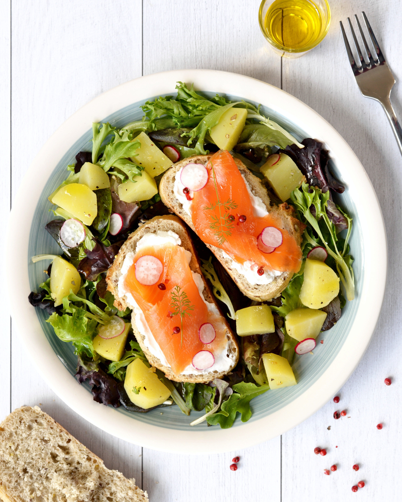 Salade de pommes de terre et toasts de chèvre frais