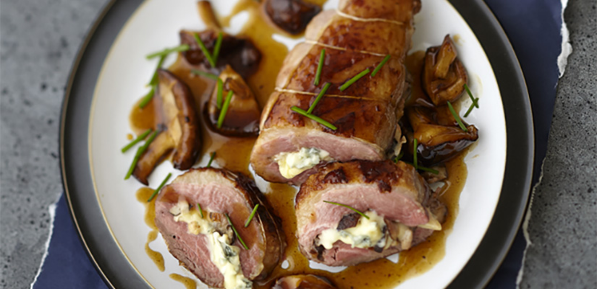 Magret de canard farci au fromage bleu et champignons