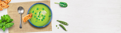 Velouté d'épinards et cosses de petits pois au fromage frais