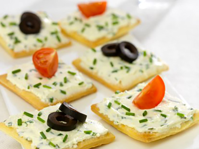 Crackers tout frais au fromage à la ciboulette