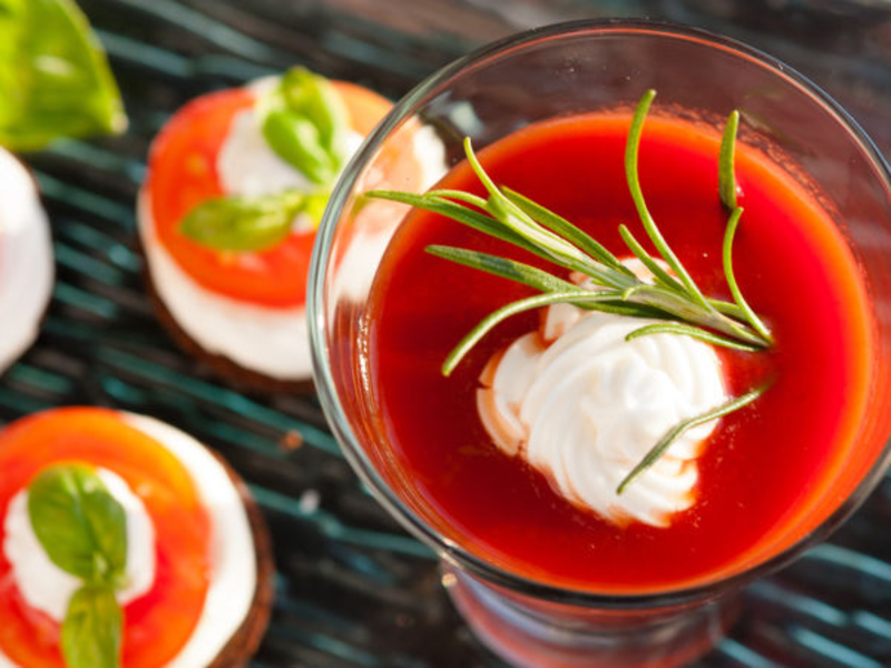 Gaspacho et chantilly au fromage de chèvre frais