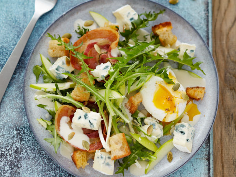 Salade de pissenlit au fromage bleu