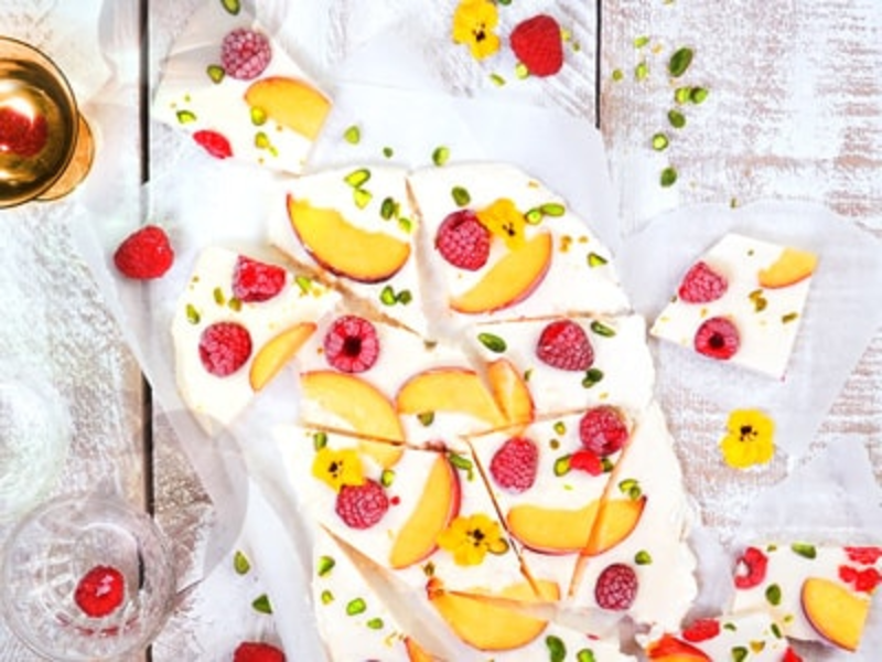 Glace yaourt, fruits et fromage frais