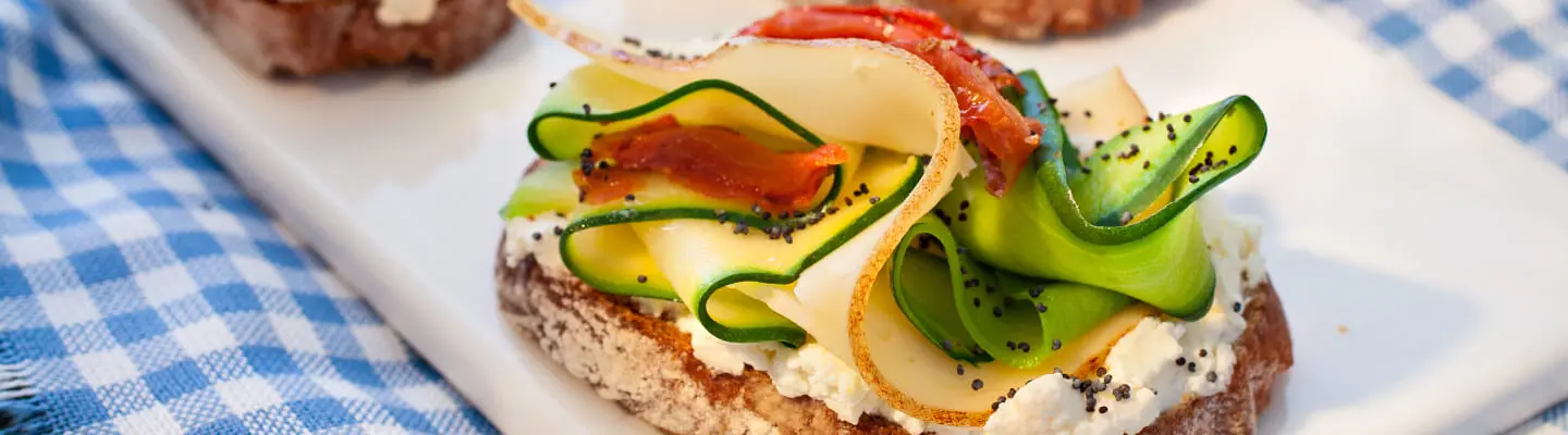 Toast tomate, courgette et fromage