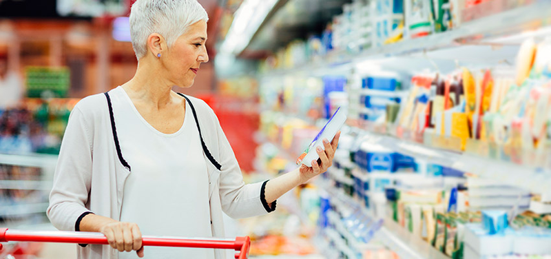 TH05_Woman groceries shopping