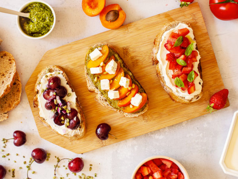 Trio de tartines sucrées-salées au fromage frais