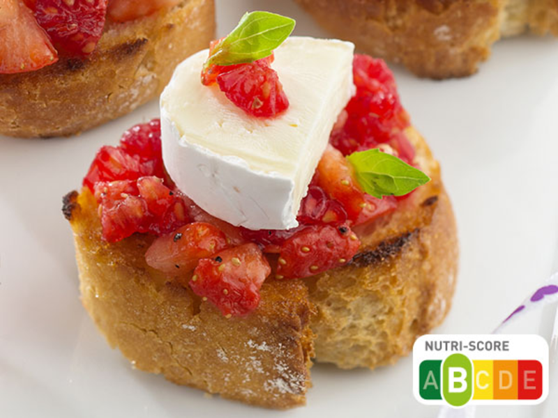 Tartines fraises framboises basilic et fromage