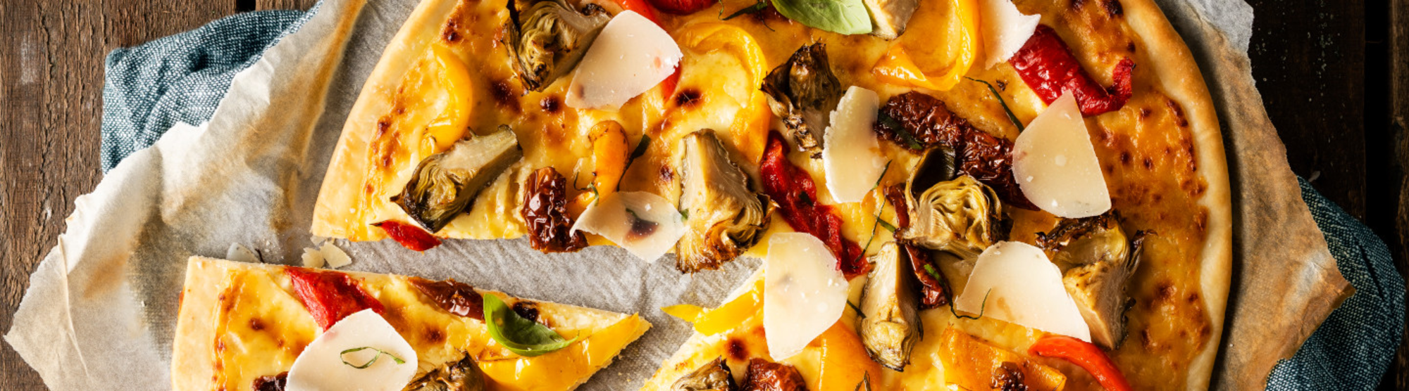 Pizza aux légumes marinés et Parmigiano Reggiano