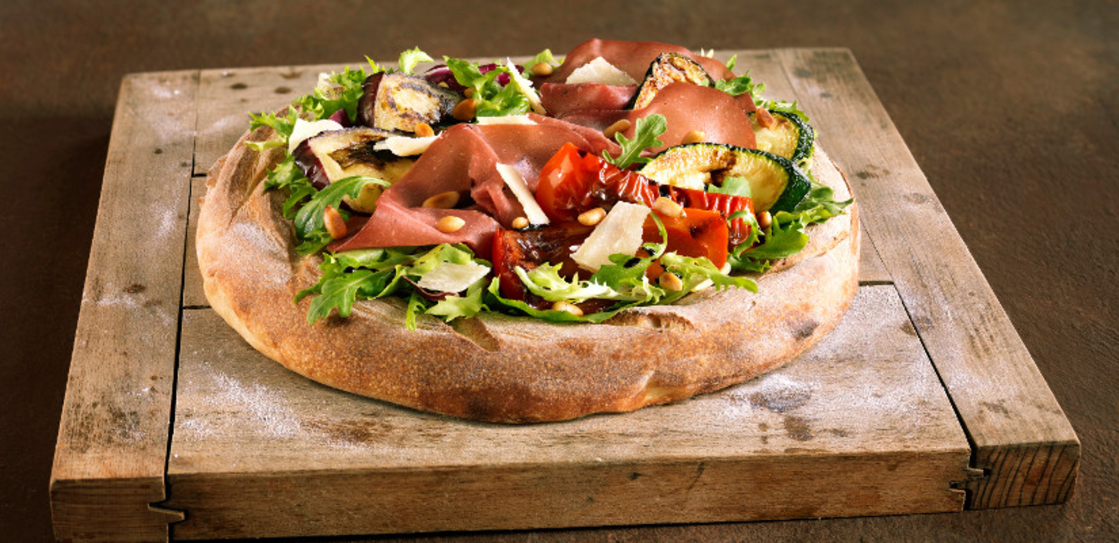 TH05_pizza-salade-legumes-parmesan