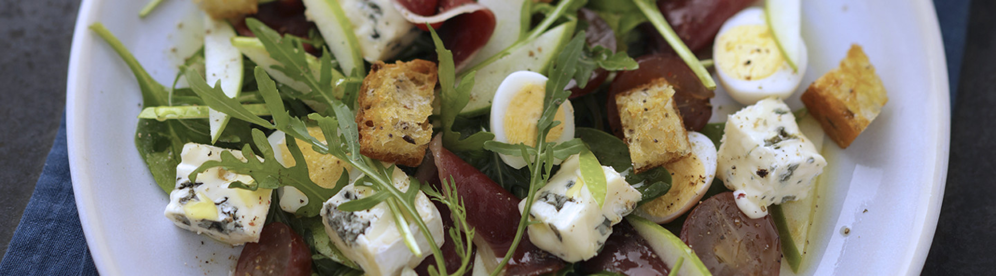 Salade composée au bleu et magret de canard