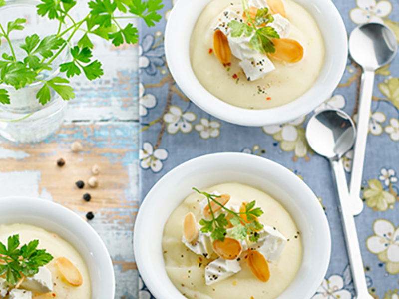 Béchamel de pommes de terre au fromage frais et chips au persil