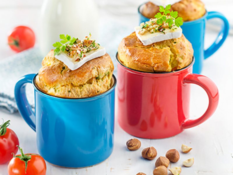 Soufflé au fromage, herbes et noisettes