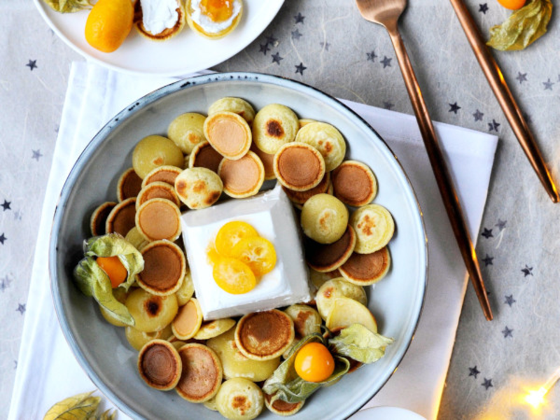 Pyramide de chèvre, compotée de kumquats et petits pancakes