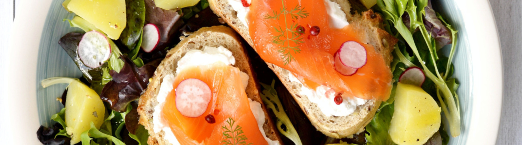 Salade de pommes de terre et toasts de chèvre frais