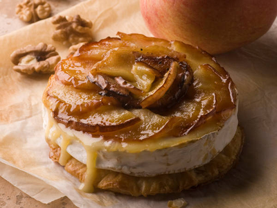 Tatin de camembert aux pommes