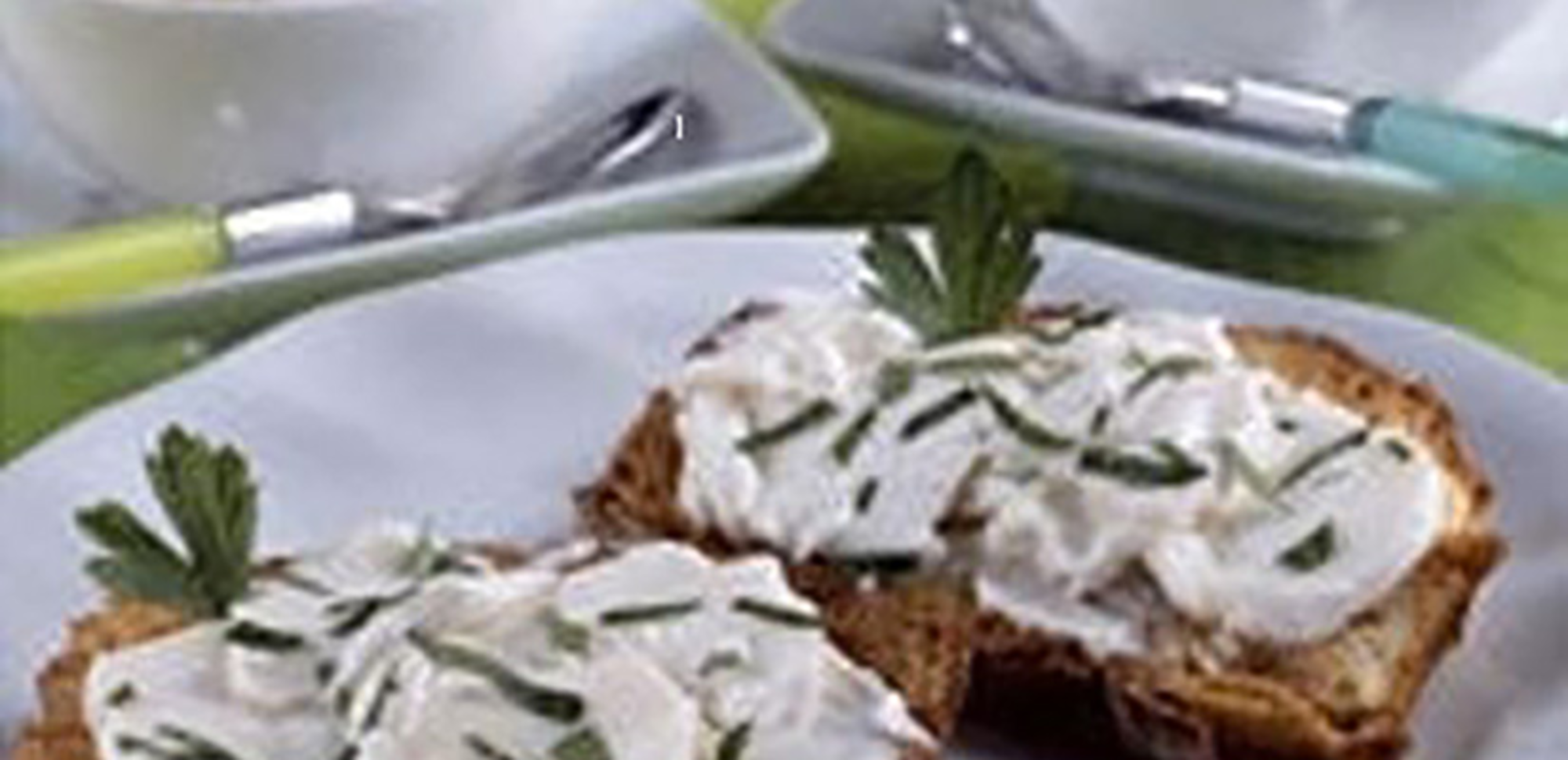 Soupe de laitue et tartine de fromage de chèvre frais