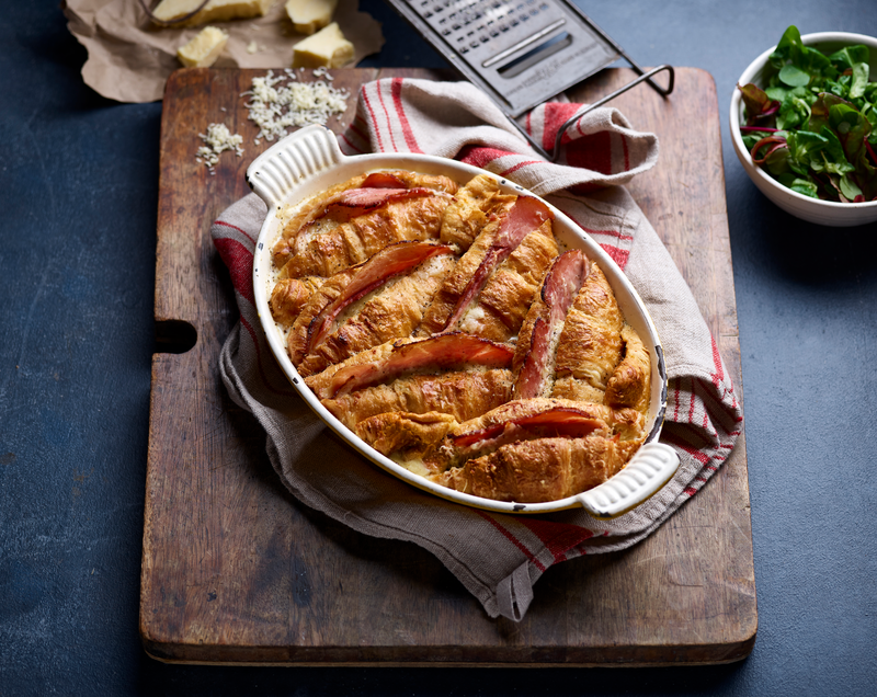 Gratin de croissants au cheddar et au jambon