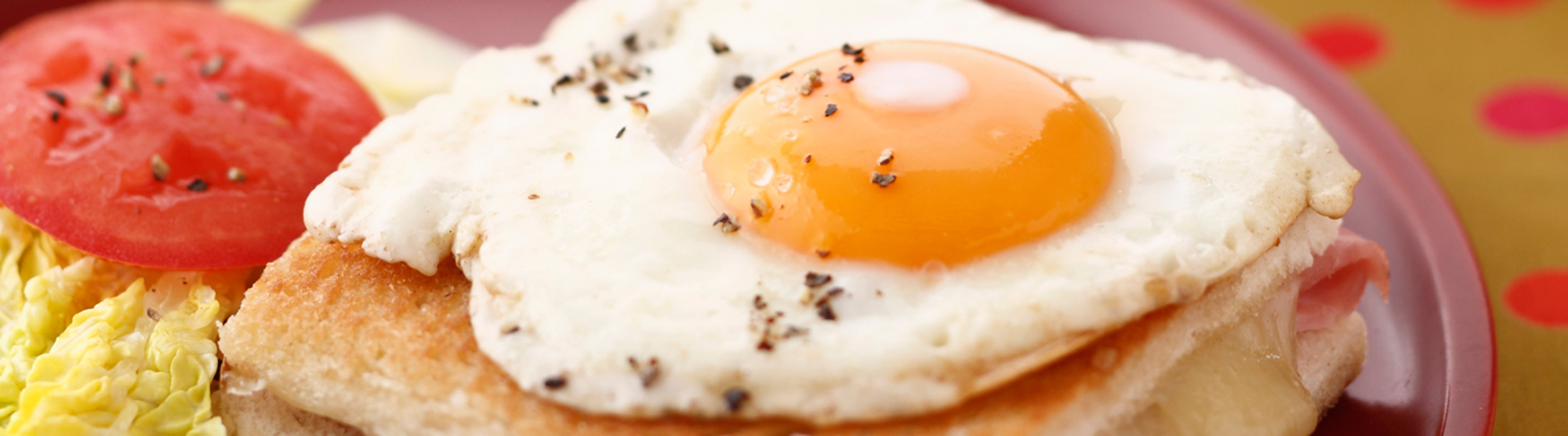 Croque-madame au jambon et fromage