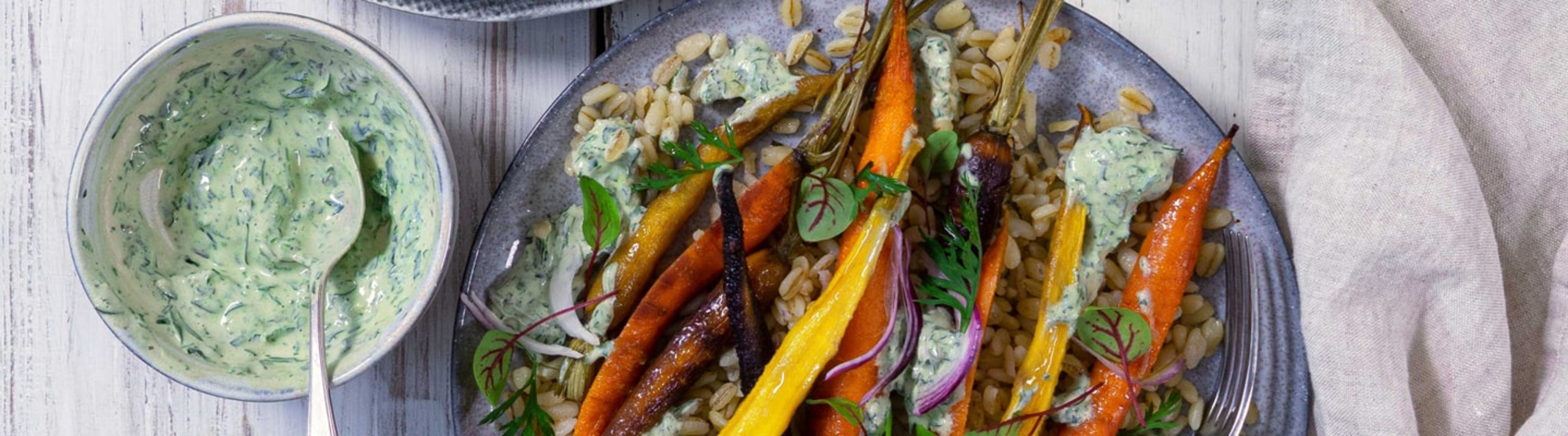 Carottes rôties et pesto crémeux au fromage frais