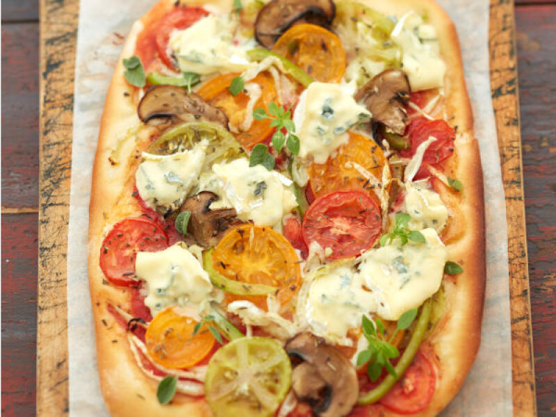 Pizza aux légumes et bleu