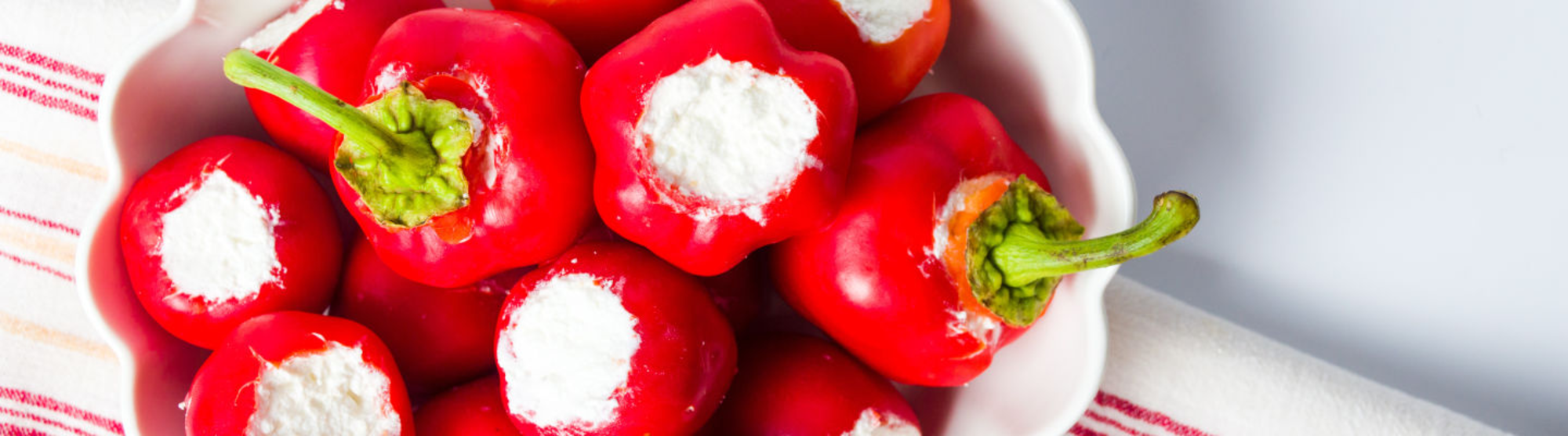 Piquillos farcis à la brousse et fromage de brebis