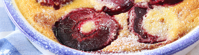 Clafoutis aux prunes, amandes et fromage frais