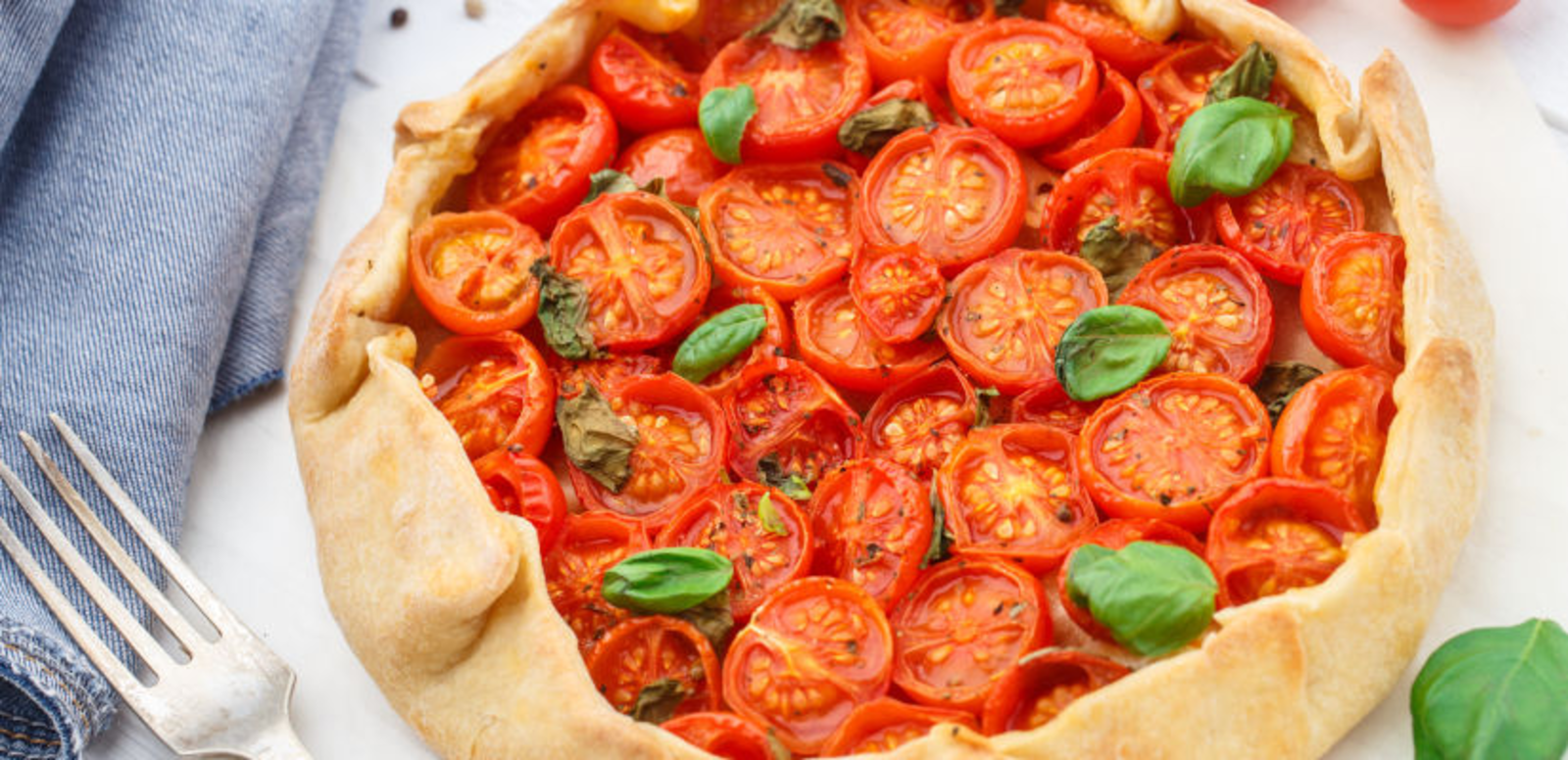 TH05_tarte-aux-tomates-cerise-et-fromage-de-brebis_adobe