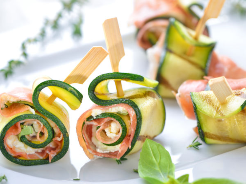 Tapas de lomo, courgettes et fromage de brebis